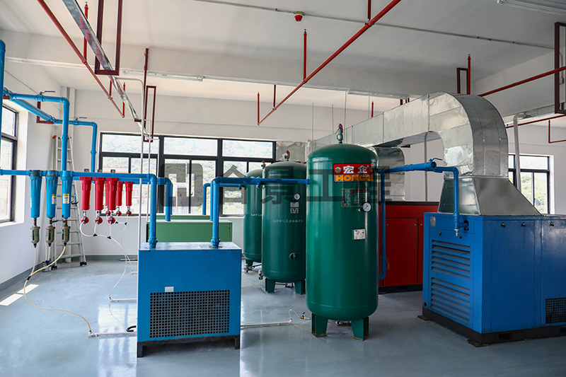 東莞盈灃科技有限公司工程緊鑼密鼓施工中，為迎接竣工全力奮戰(zhàn)！